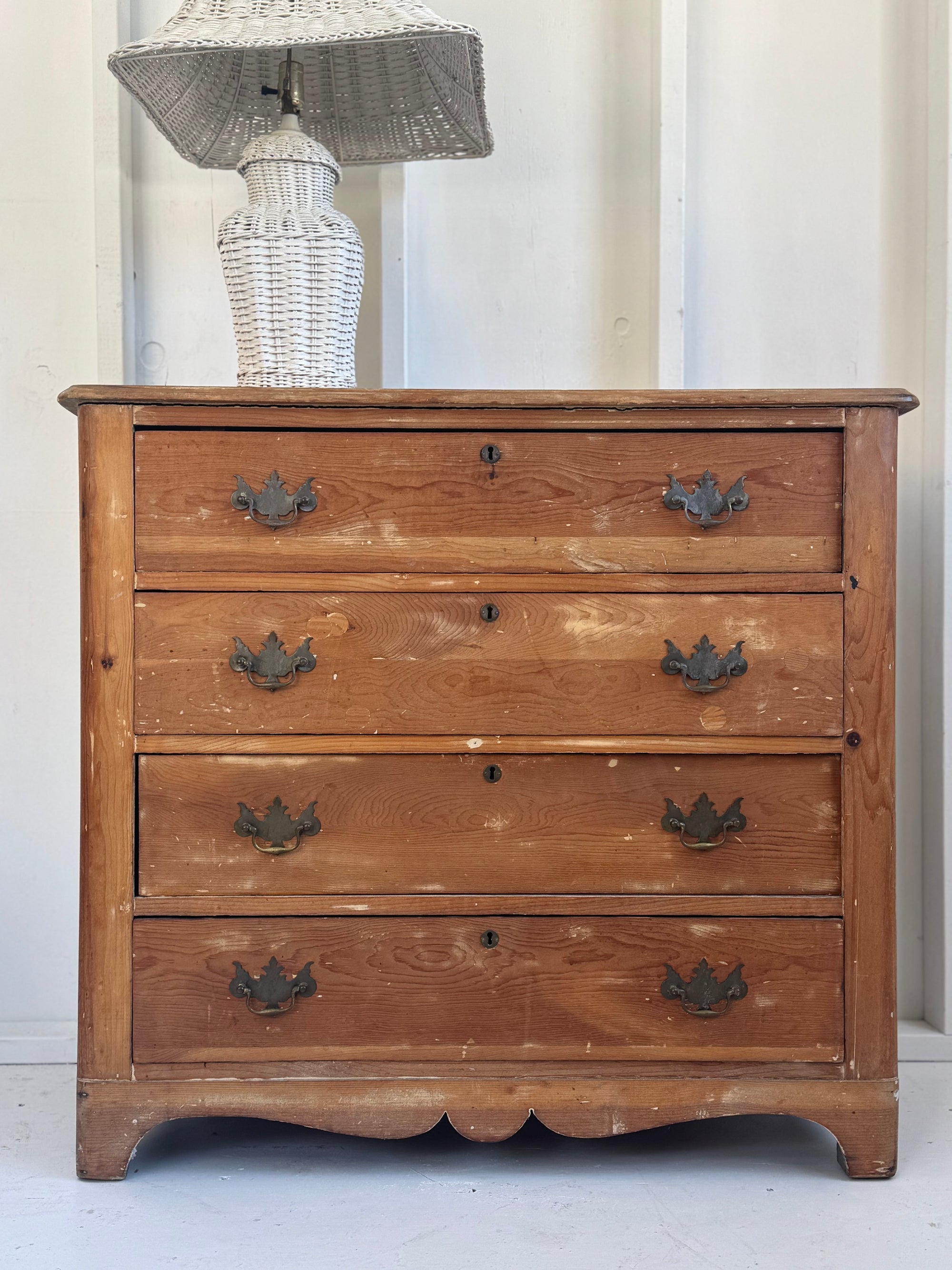 Antique Scrubbed Cottage Pine Dresser (Early 1900s)