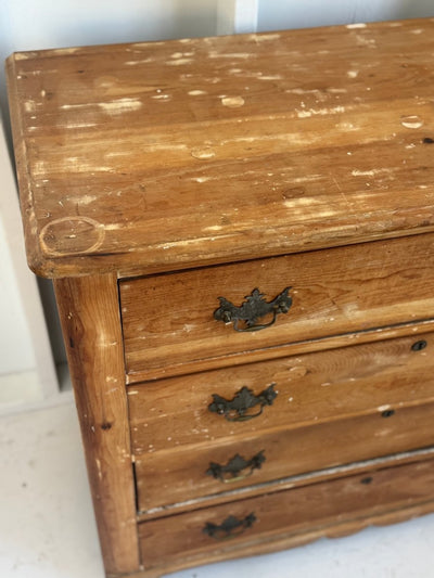 Antique Scrubbed Cottage Pine Dresser (Early 1900s) - Diamonds & Rust