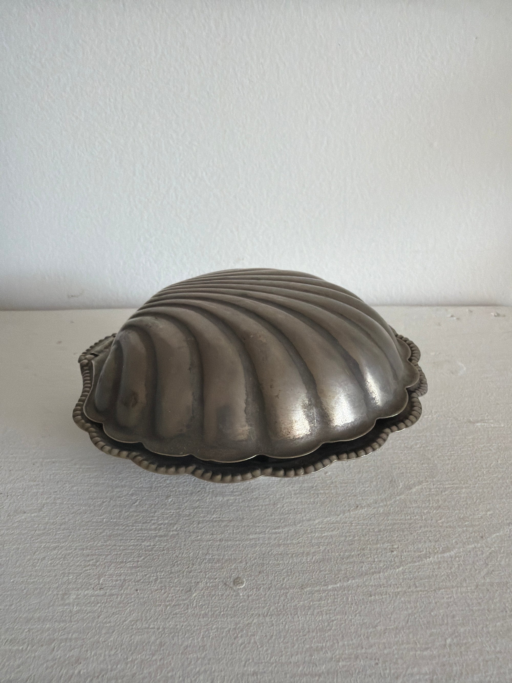 VTG Silver Plated Clam Shell