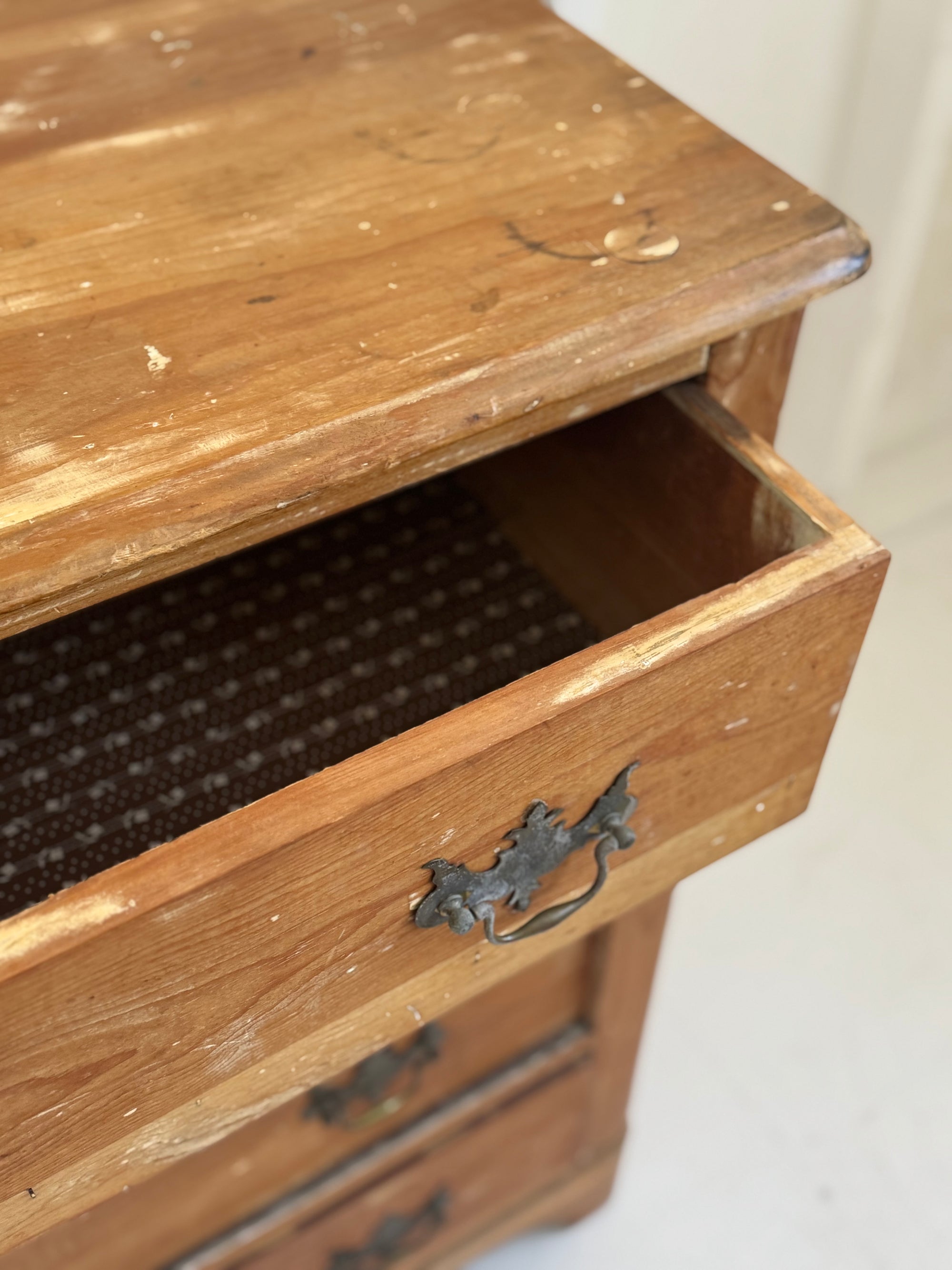 Antique Scrubbed Cottage Pine Dresser (Early 1900s)