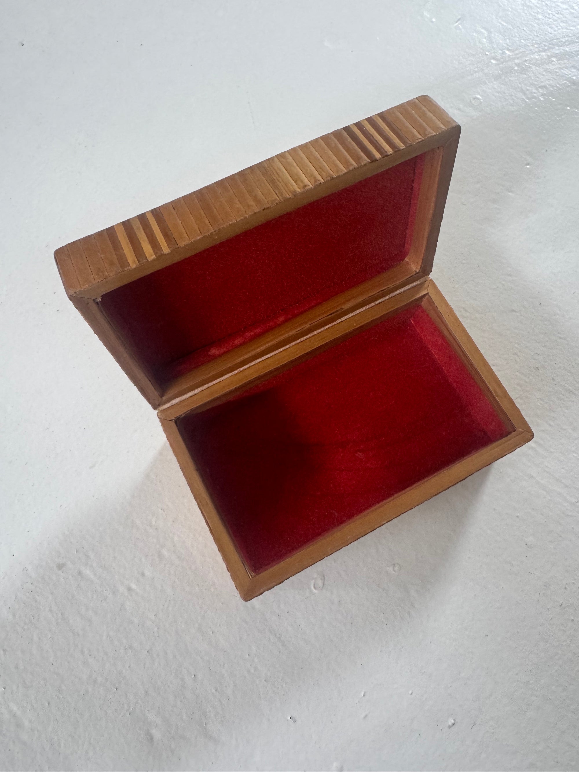 VTG Seagull Wood Box - Carved
