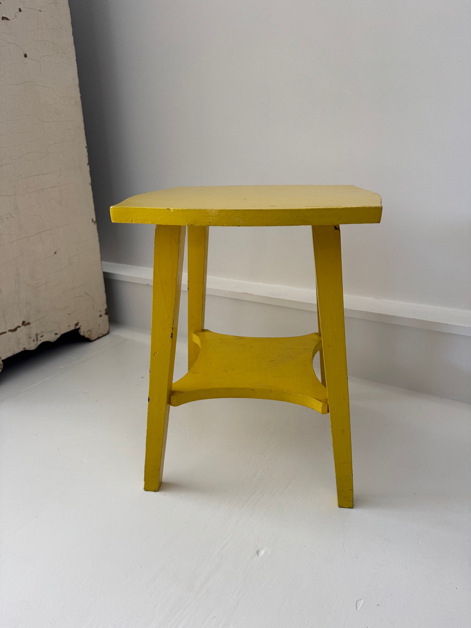 VTG Yellow Side Stable