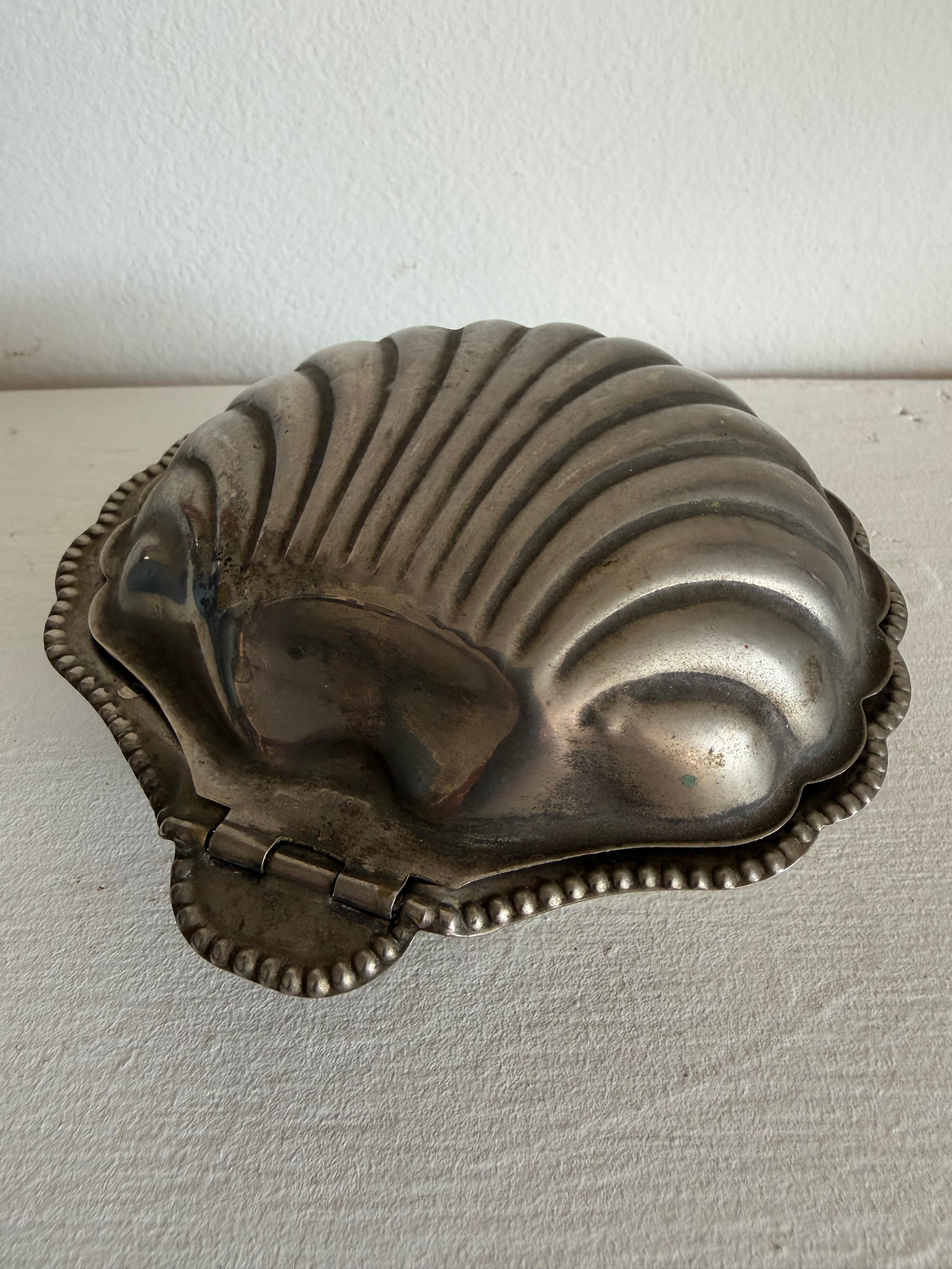 VTG Silver Plated Clam Shell