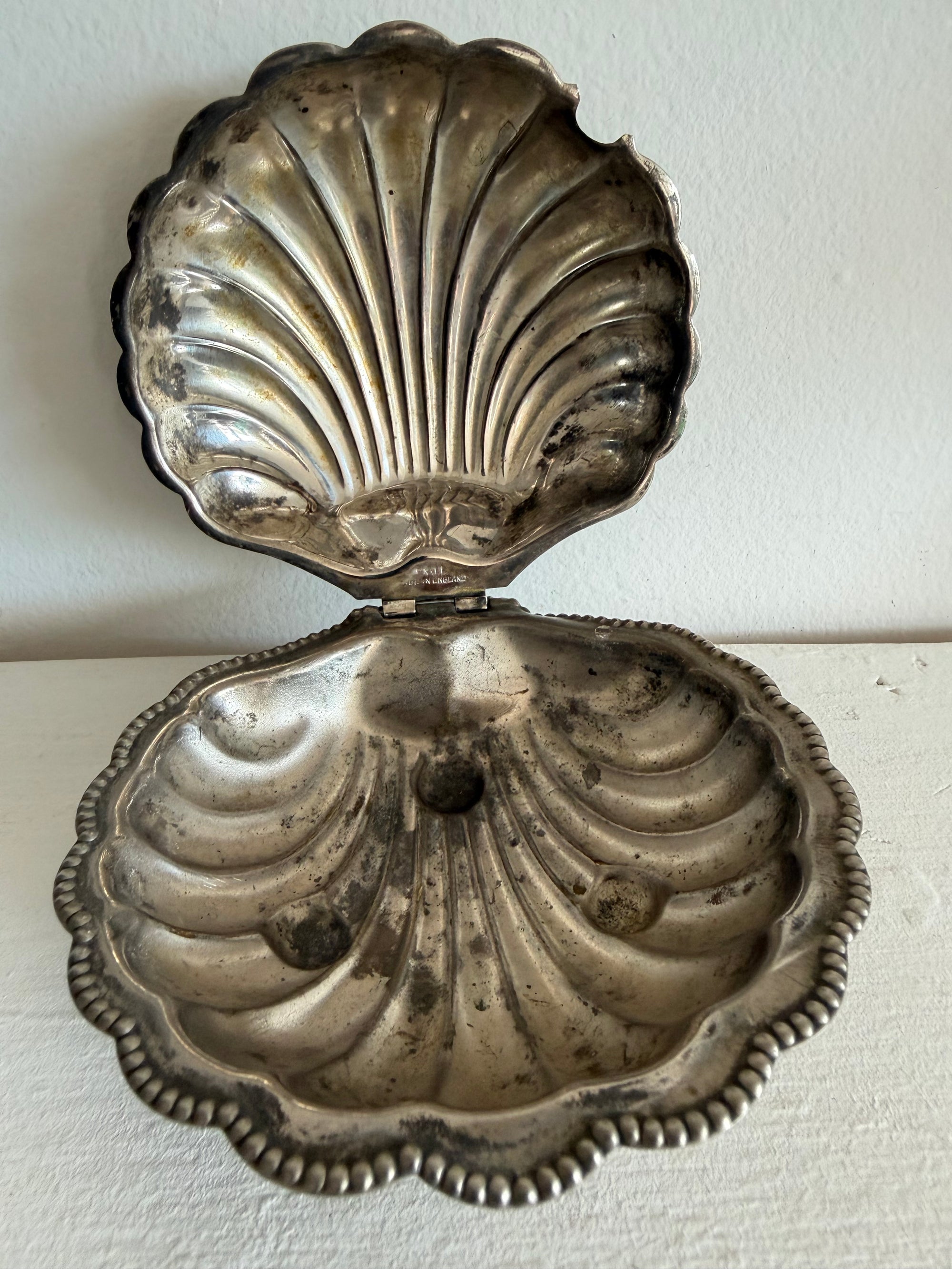 VTG Silver Plated Clam Shell