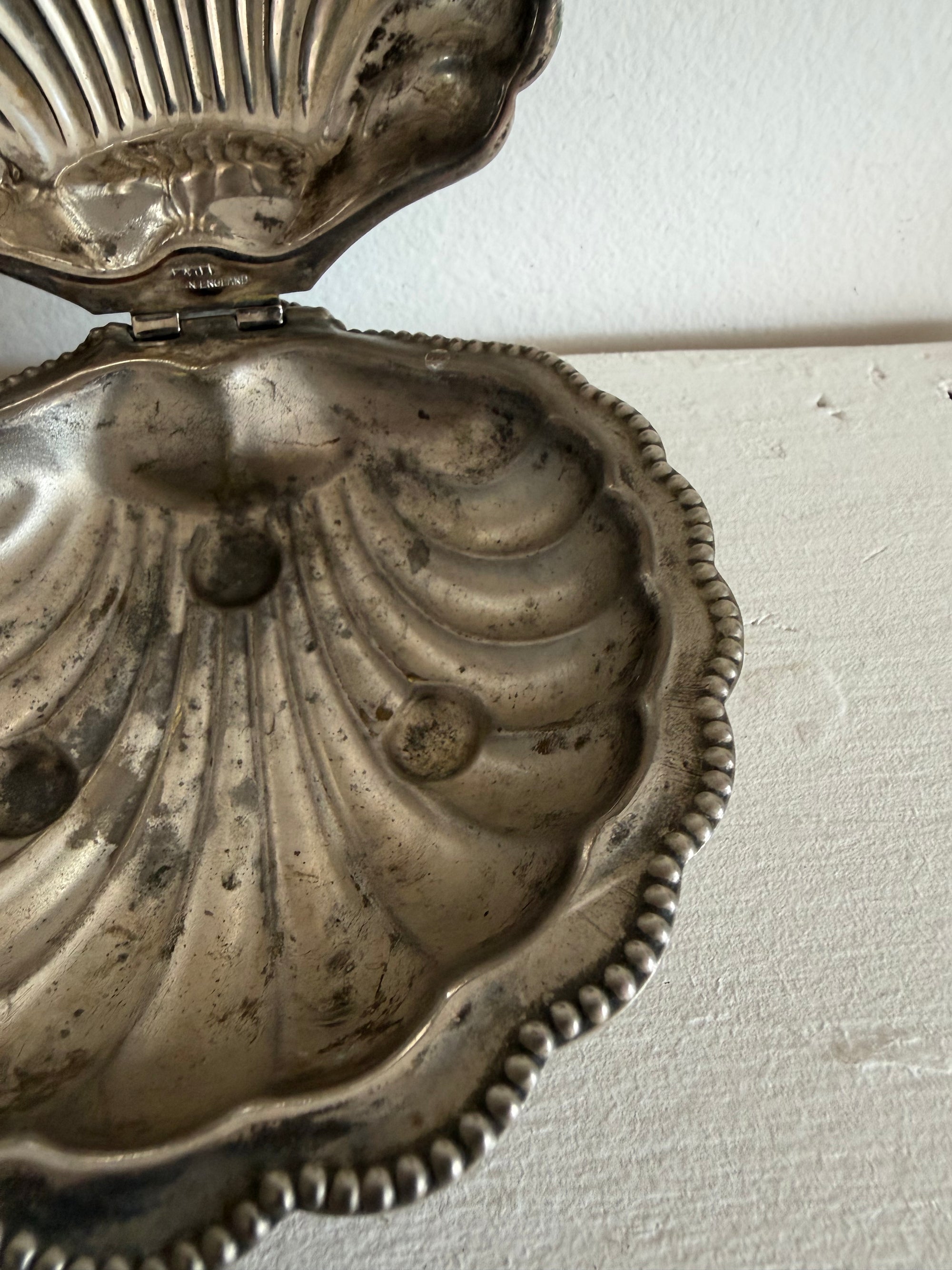 VTG Silver Plated Clam Shell