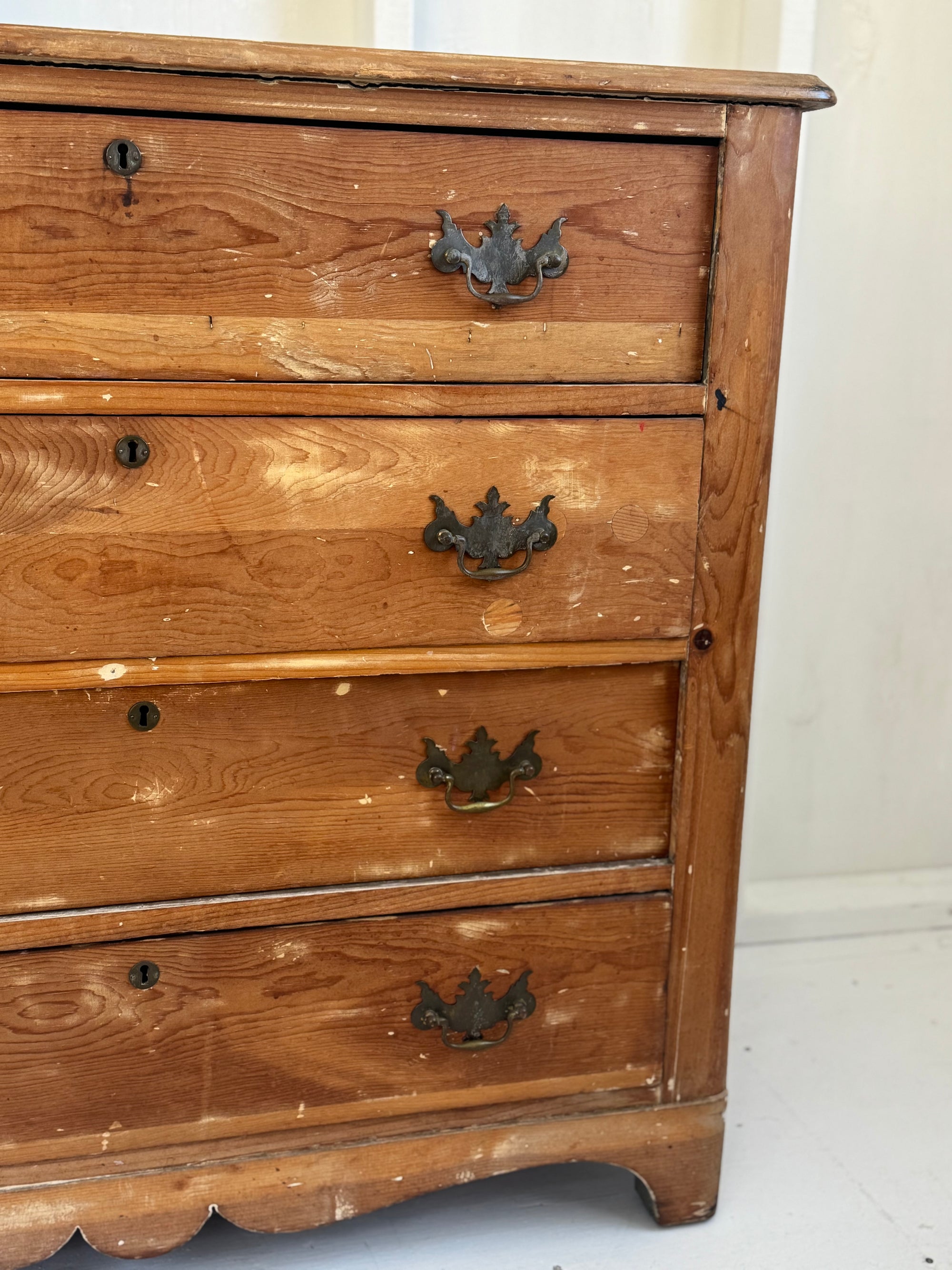 Antique Scrubbed Cottage Pine Dresser (Early 1900s)