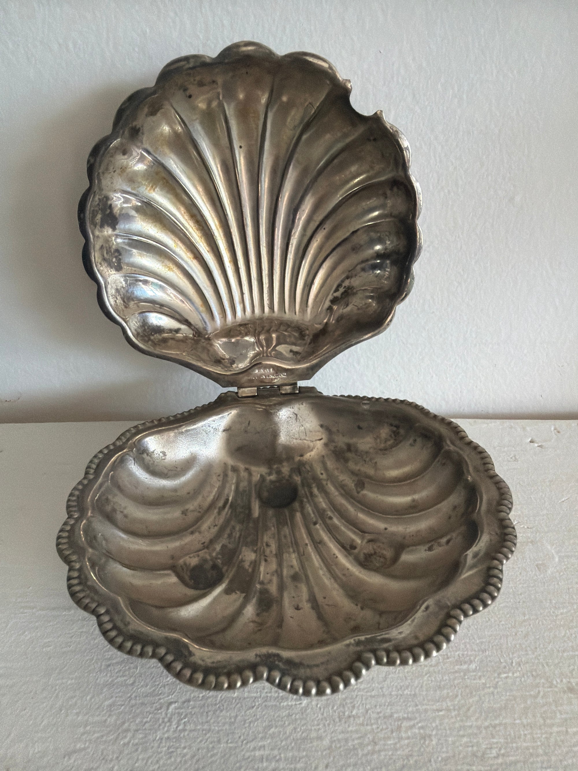 VTG Silver Plated Clam Shell