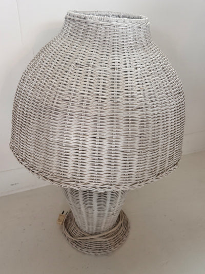 VTG Wicker Table Lamp
