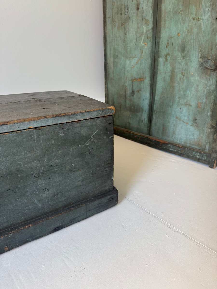 Antique Sea Chest - Rope Handle - Diamonds & Rust