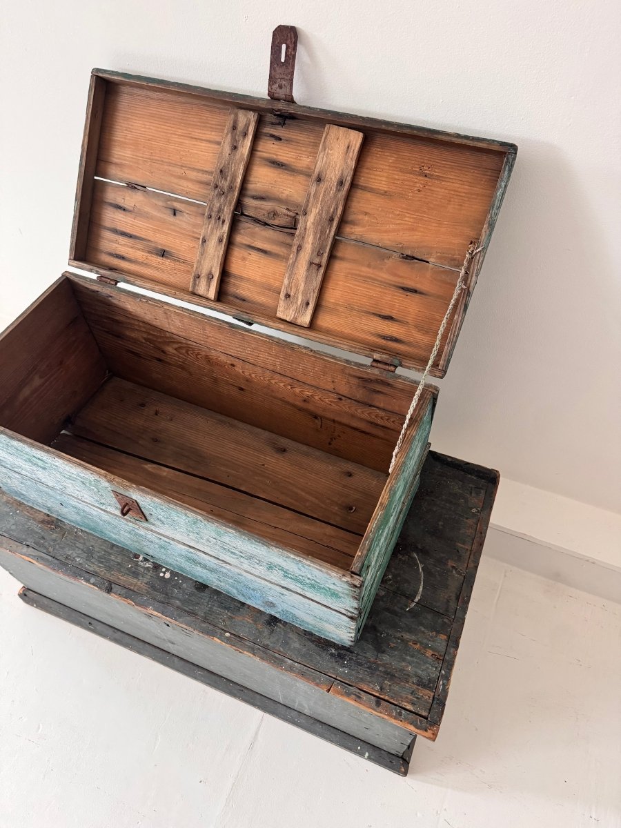 Antique Wood Blanket Chest - Sea Blue - Diamonds & Rust