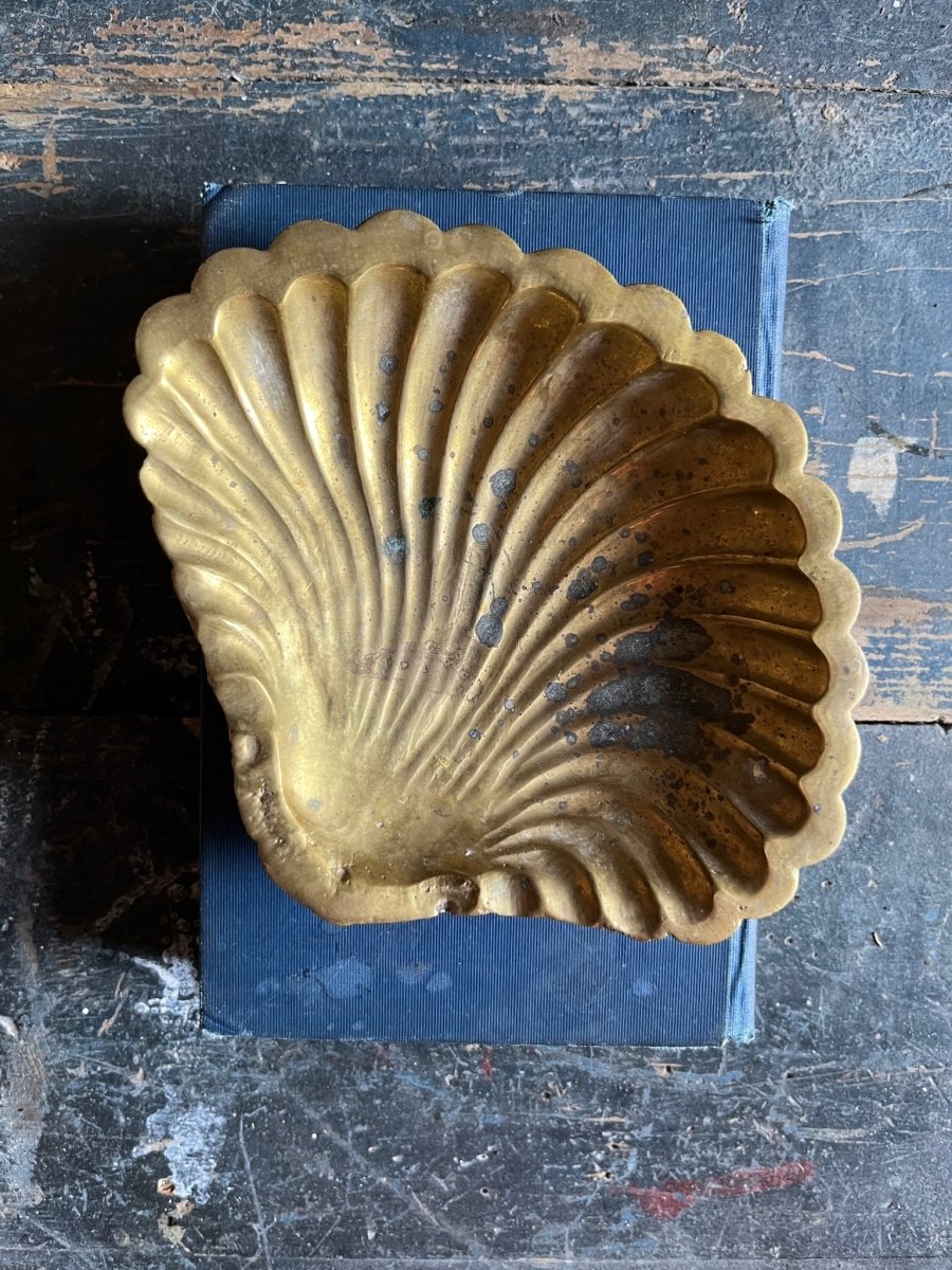 Vintage Brass Shell Tray - Diamonds & Rust
