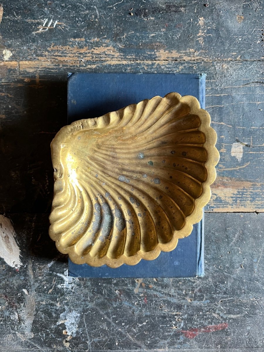 Vintage Brass Shell Tray - Diamonds & Rust