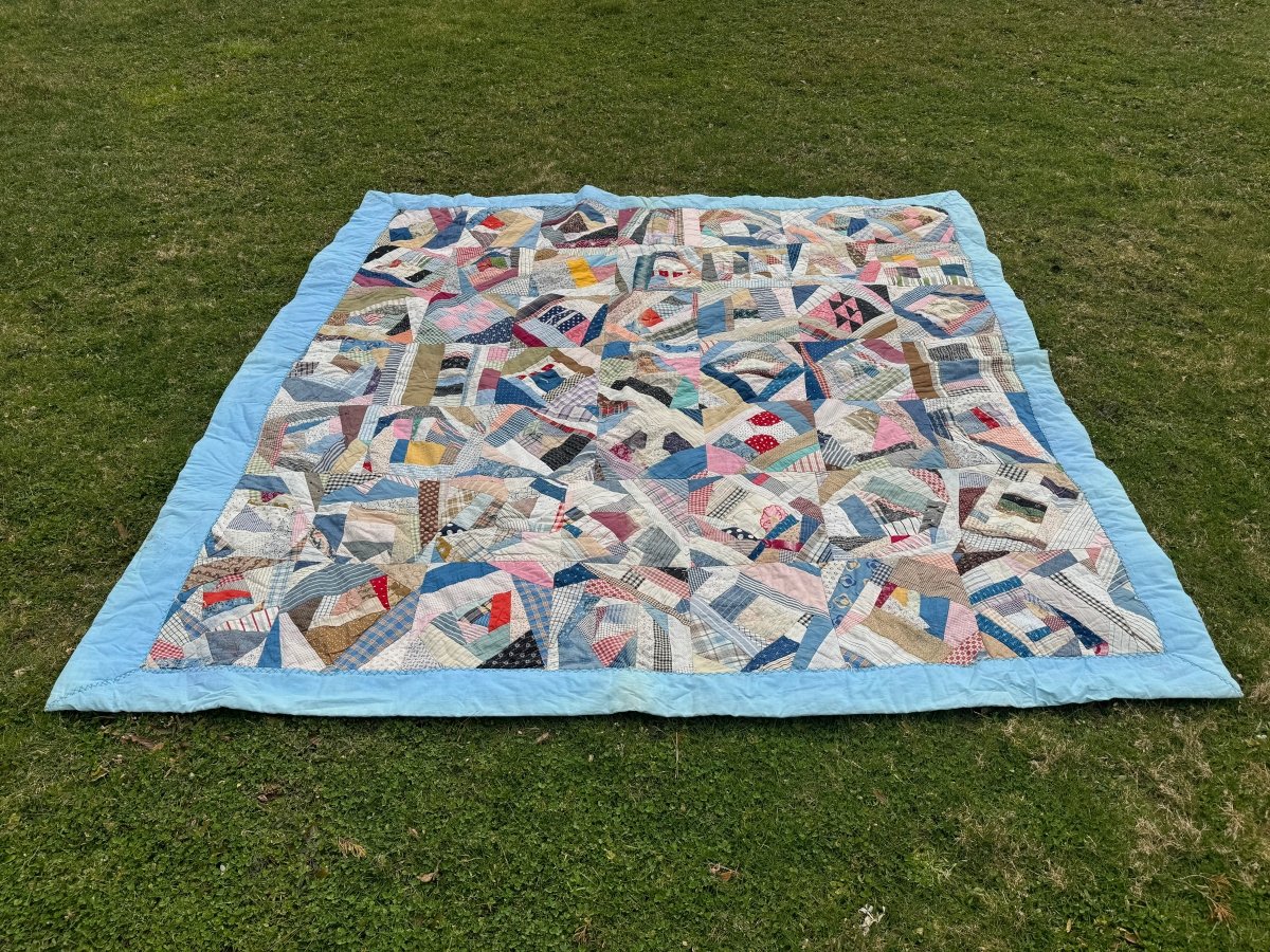 Vintage Handmade Quilt - Blue Trim - Diamonds & Rust