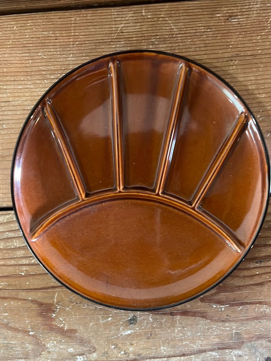Vintage Plate Set - Diamonds & Rust