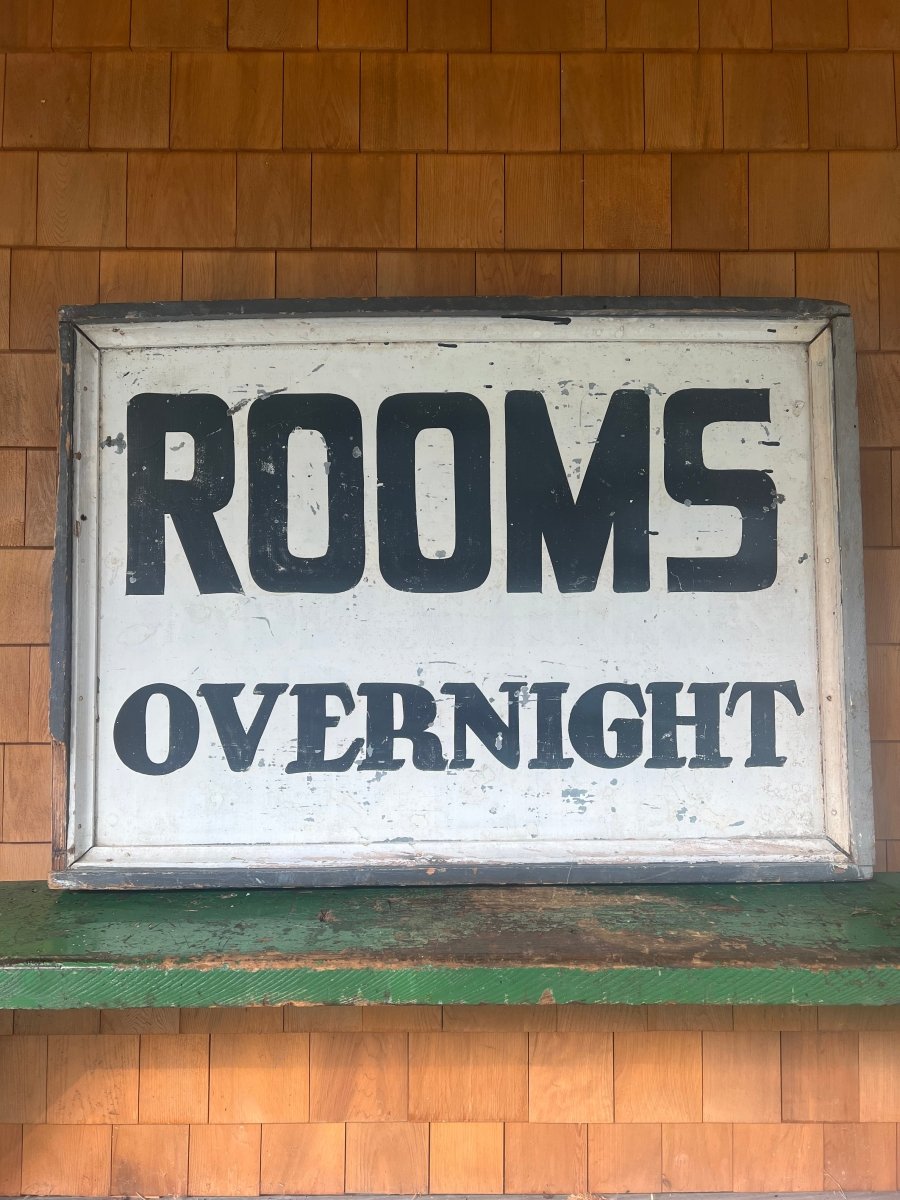 Vintage Rooms Available Metal Sign - Diamonds & Rust