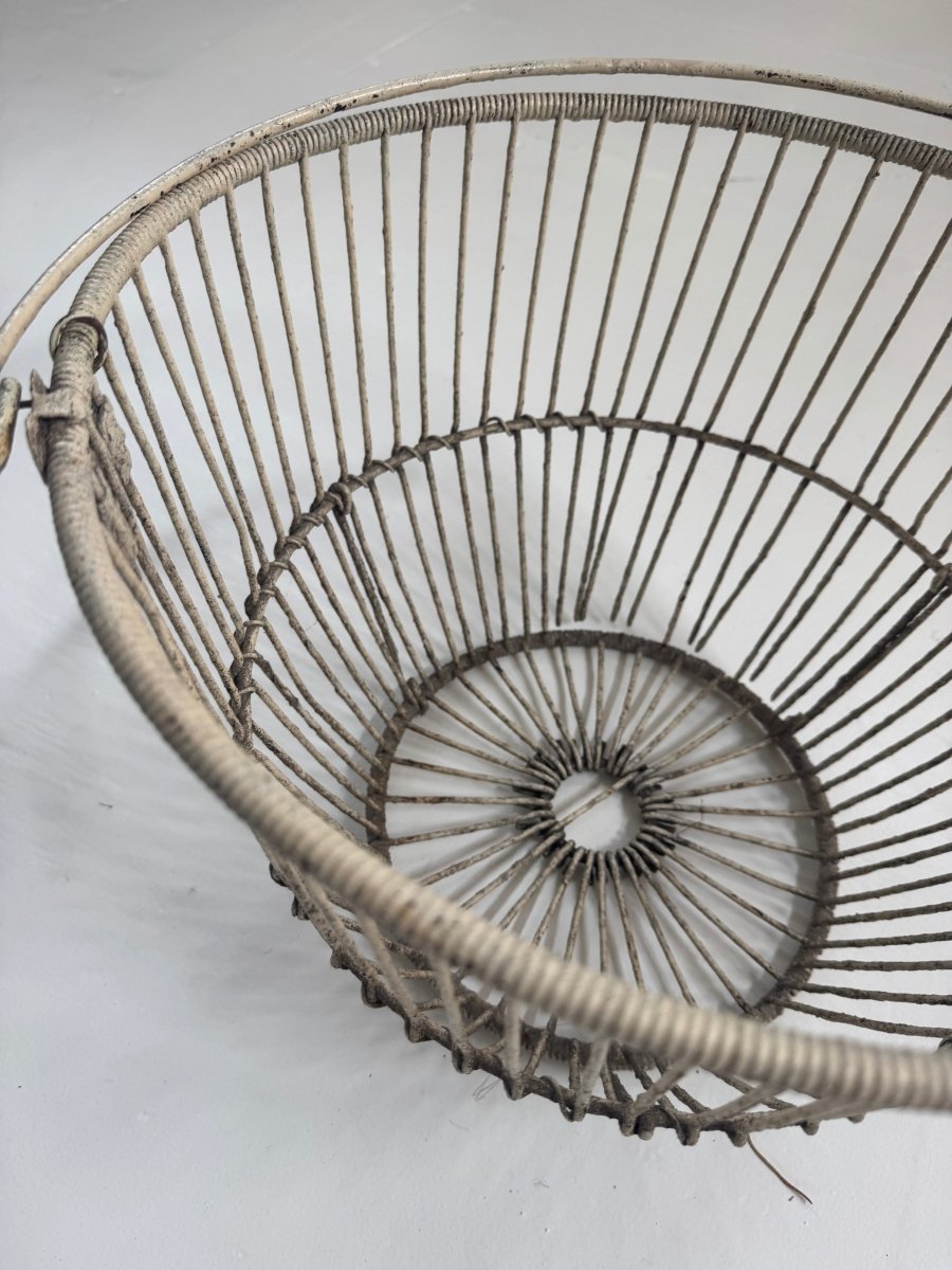 Vintage Wire Clamming Basket - Diamonds & Rust