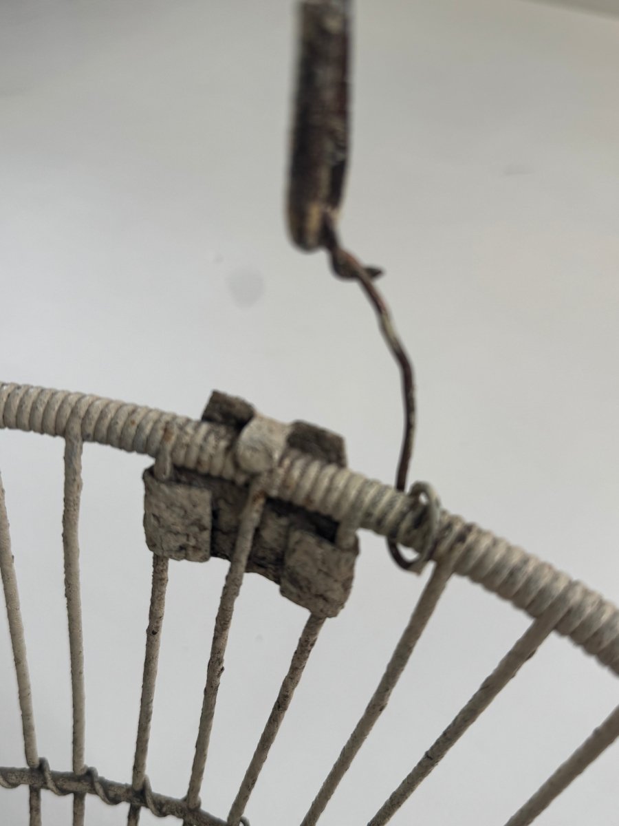 Vintage Wire Clamming Basket - Diamonds & Rust