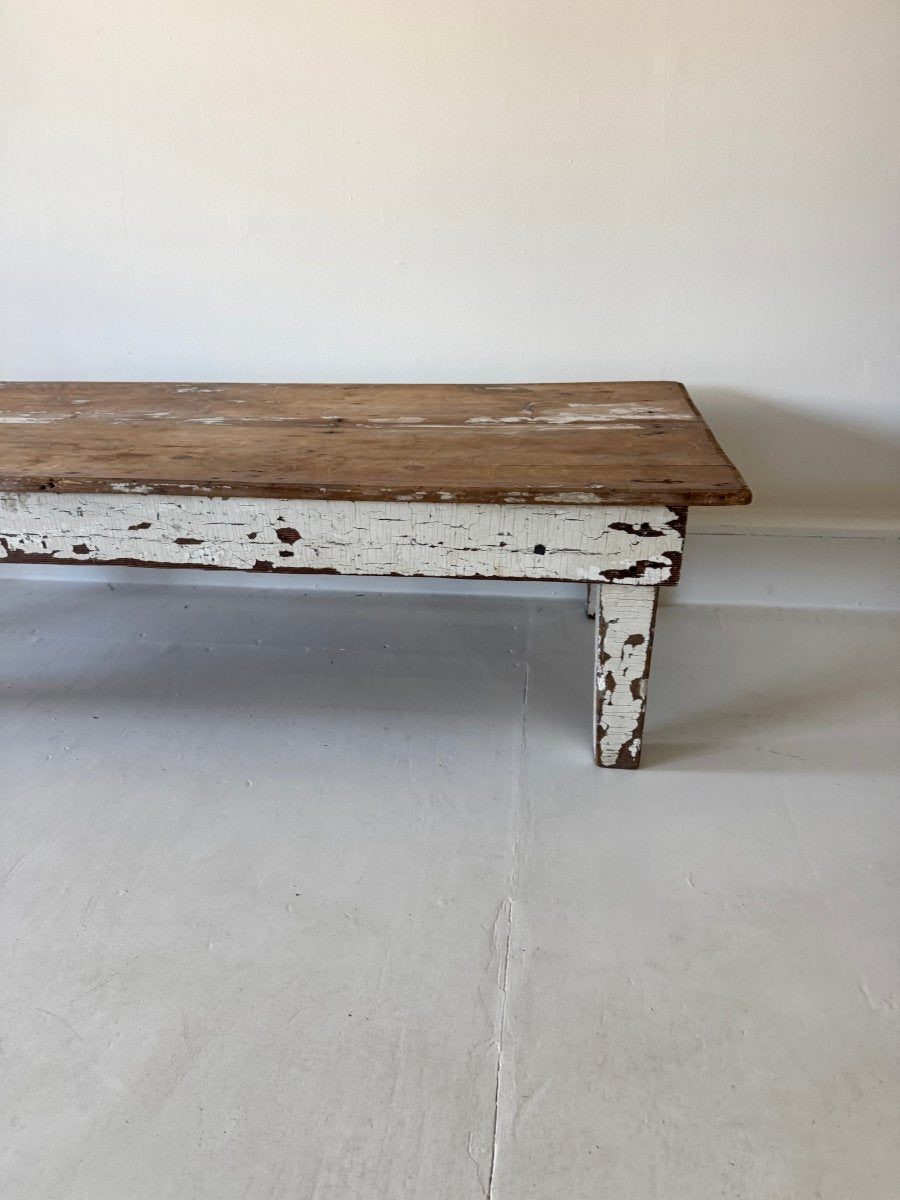 VTG Coffee Table Chippy White Patina - Diamonds & Rust