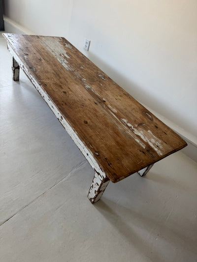VTG Coffee Table Chippy White Patina - Diamonds & Rust