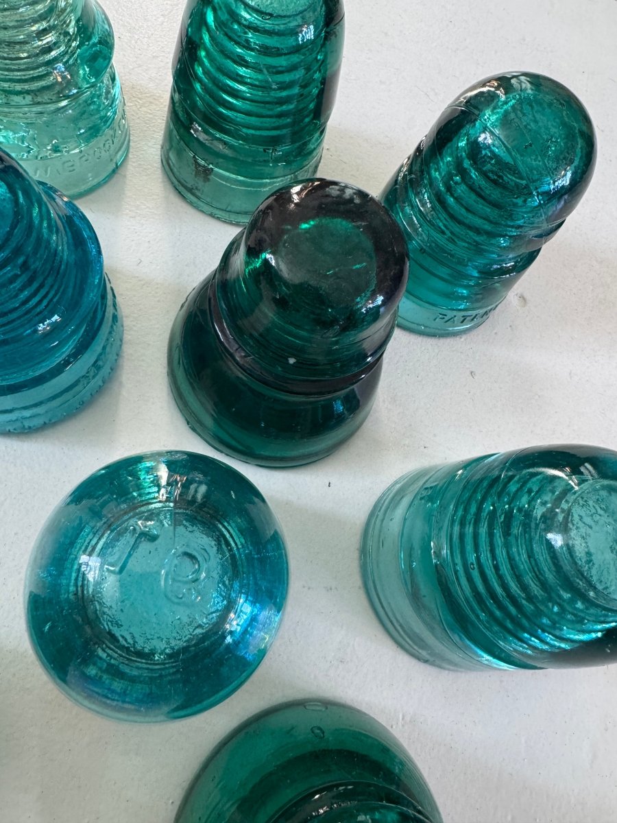 VTG Glass Insulator - Blue Green - Diamonds & Rust