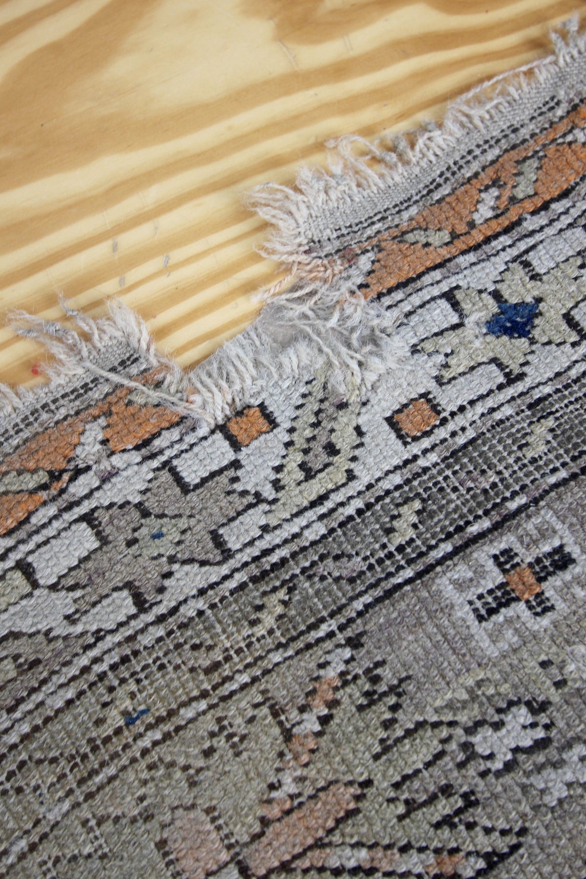 Vintage Worn In Rug - Diamonds & Rust