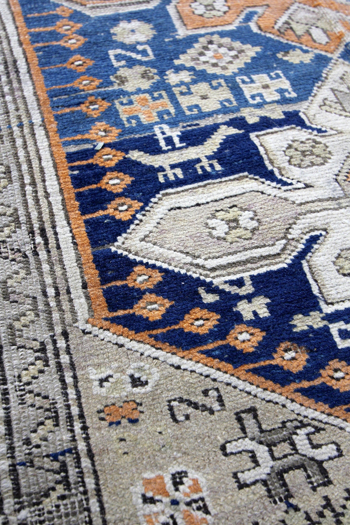 Vintage Worn In Rug - Diamonds & Rust