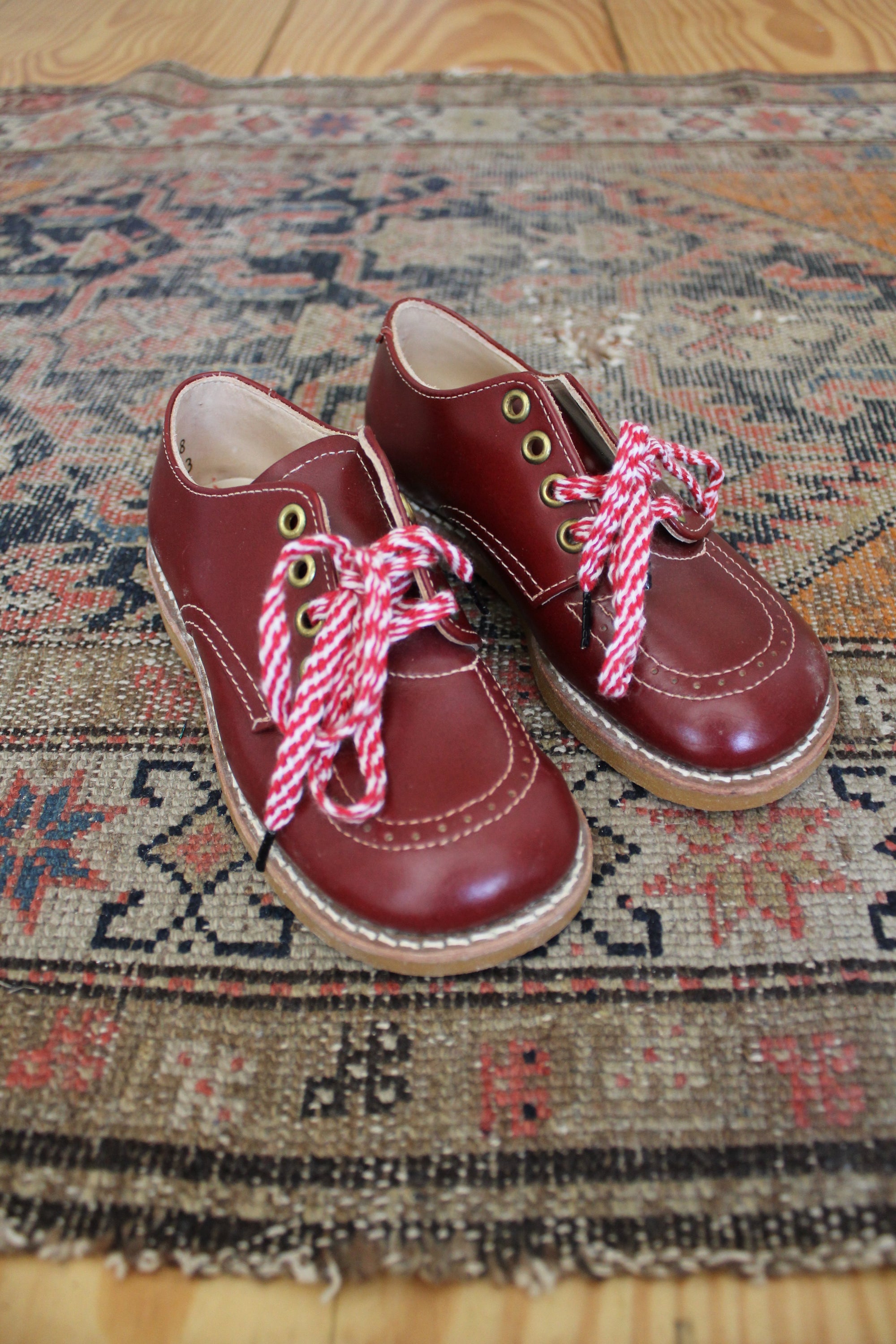 Vintage Pair of Children's Shoes: Size 9.5 - Diamonds & Rust 