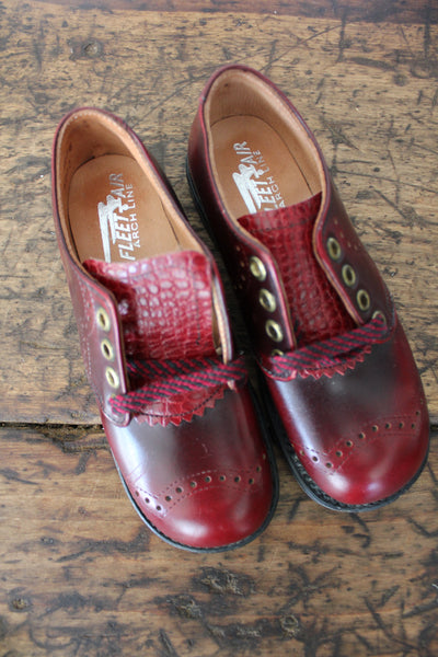 Vintage Pair of Children's Shoes: Size 10 - Diamonds & Rust