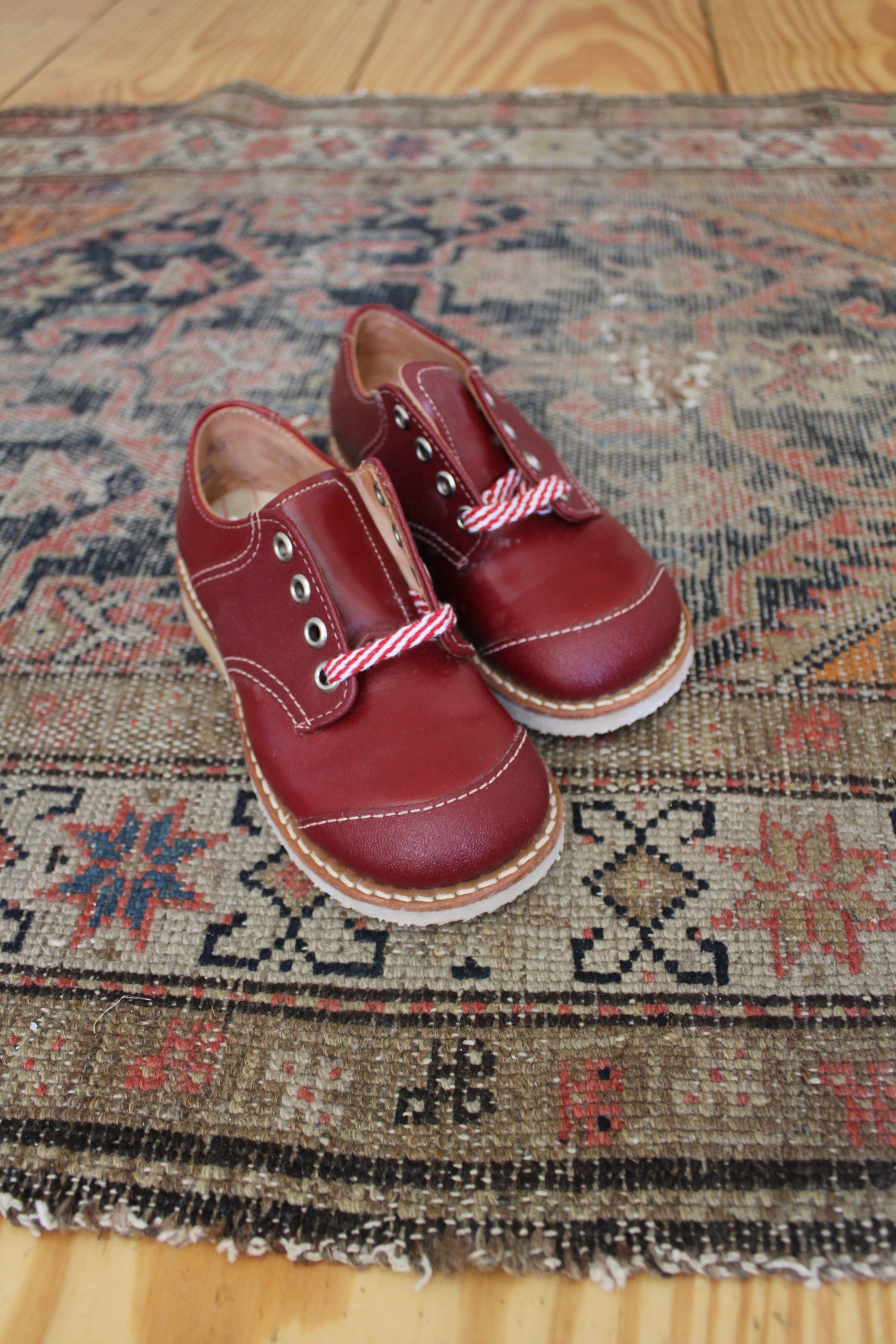 Vintage Pair of Children's Shoes: Size 8.5 - Diamonds & Rust 