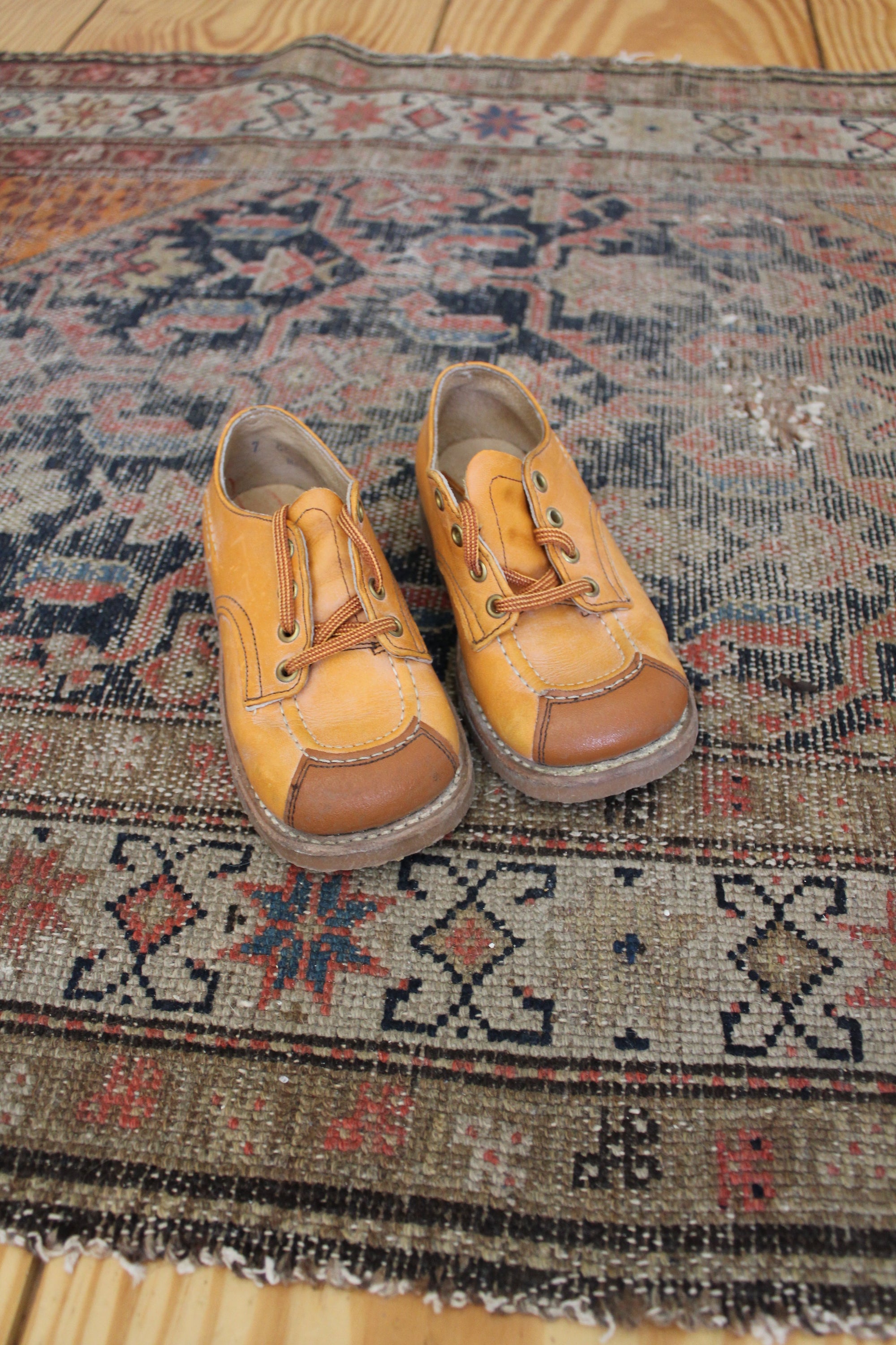 Vintage Pair of Children's Shoes: Size 7.5 - Diamonds & Rust 