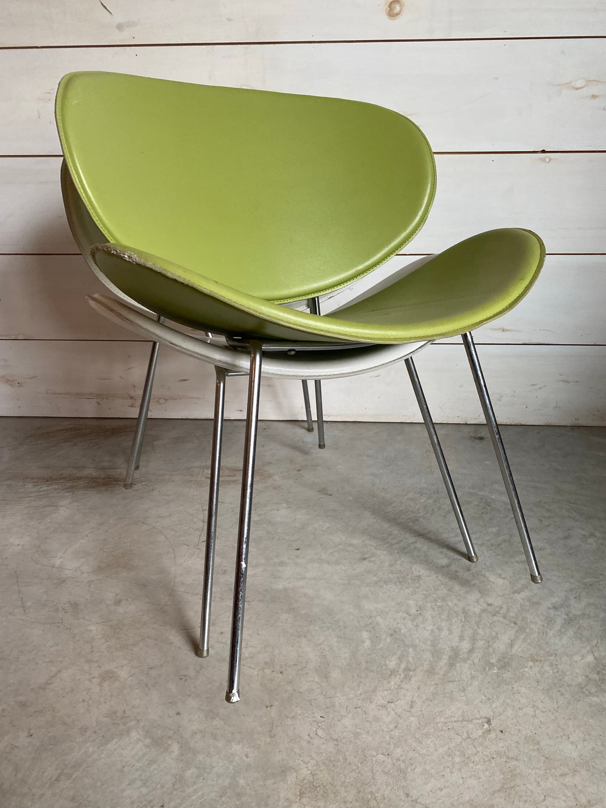 Vintage Leather Clamshell Chair - Avocado