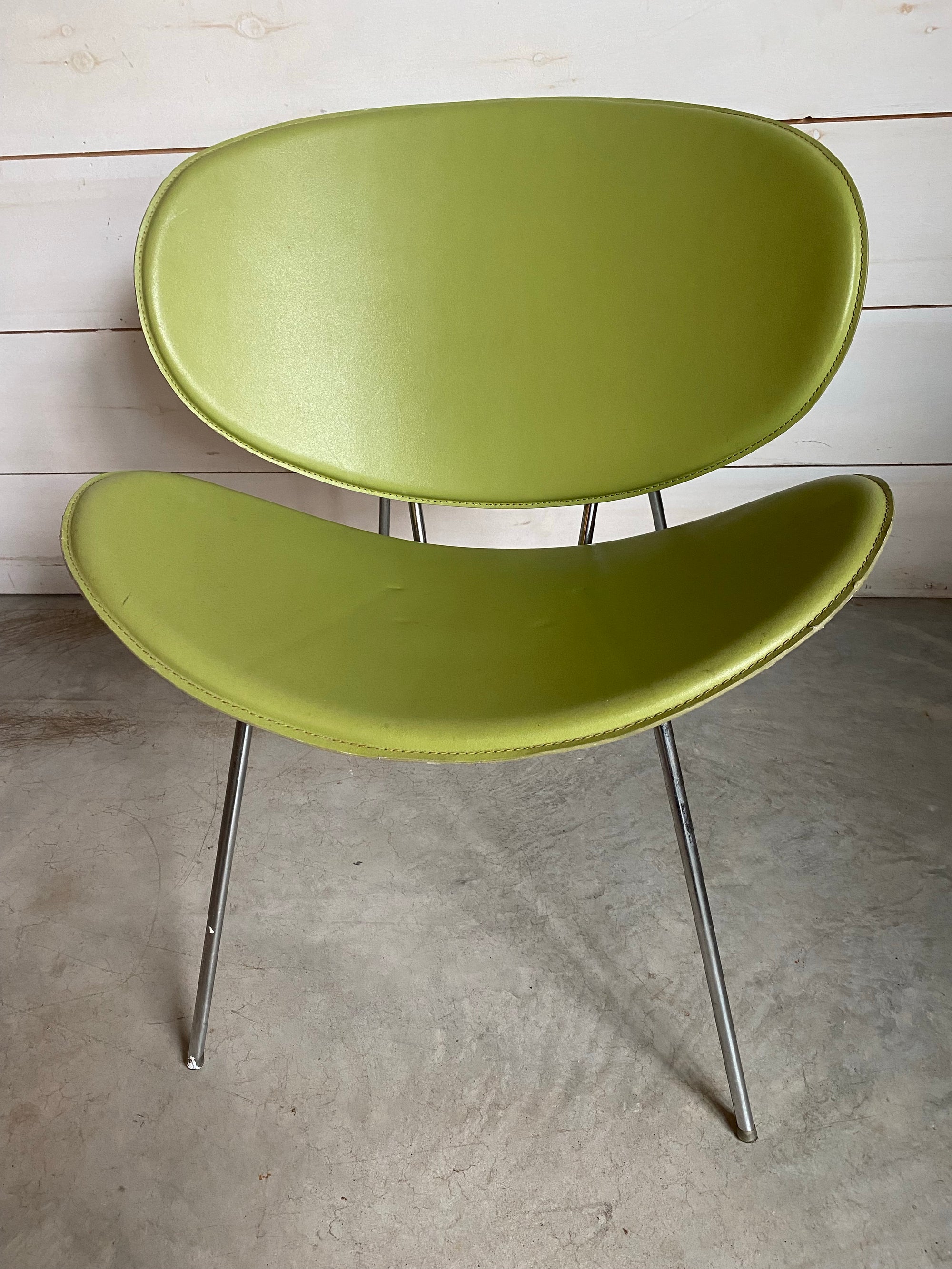 Vintage Leather Clamshell Chair - Avocado