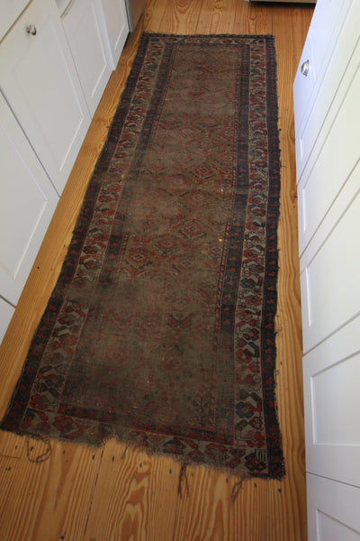 Antique Runner 8.9 x 3