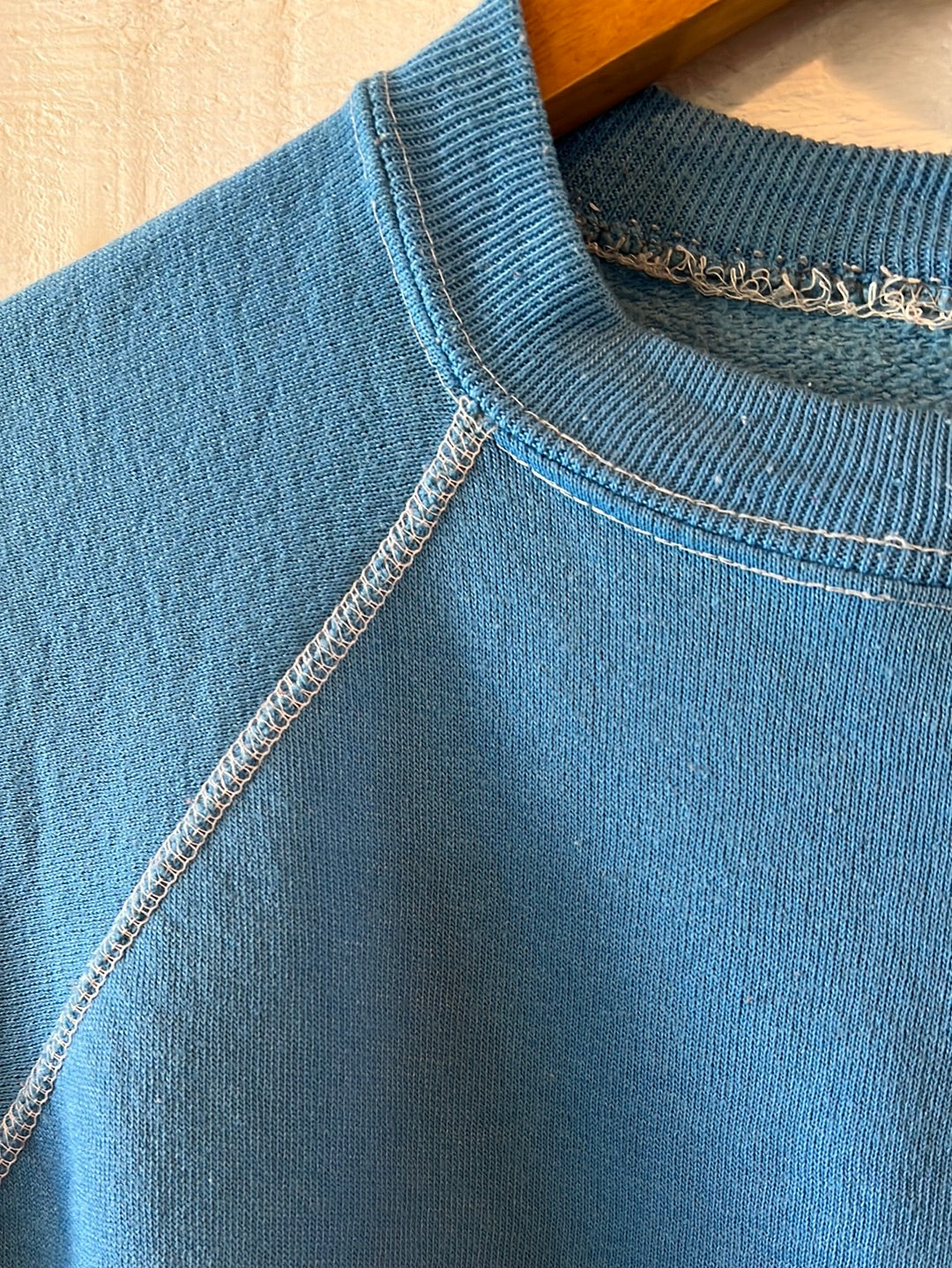 Vintage Raglan Sweatshirt -Baby Blue